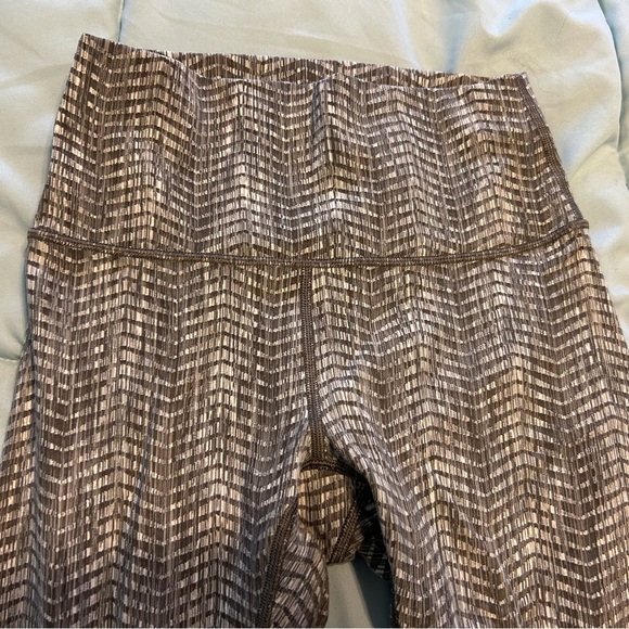 Lululemon Wunder Under HRTight 25”- Gray  and White Arrow Jacquard - Picture 8 of 8